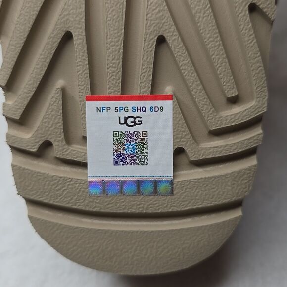 NIB Ugg Women's Goldenstar Hi Slide Platform Sandals Sz 9 Color Sand - Picture 10 of 11